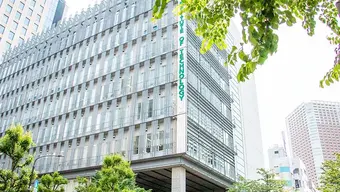 Na fotografii nowoczesne budynki kampusu Shibaura.