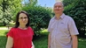 Prof. Agnieszka Bieda i prof. Piotr Parzych stoją obok siebie, pozując do zdjęcia w zielonej przesterzni kampusu AGH.