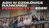 Siedem osób stoi przy kamiennej balustradzie wewnątrz budynku A-0. Powyżej napis „AGH w czołówce Rankingu Perspektywy 2026!”.