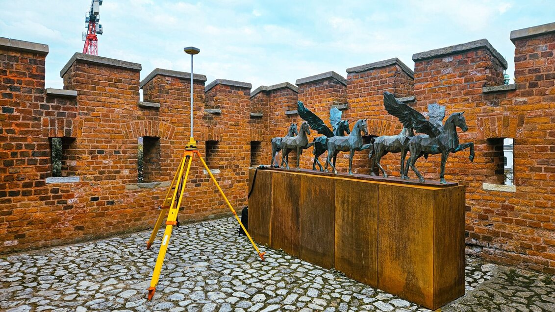 A GNSS receiver during measurements near a brick wall.