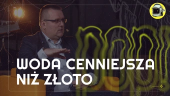 Grafika ilustracyjno-informacyjna z tytułem odcinka pop!castu ("Woda cenniejsza niż złoto") i kadrem z nagrania przedstawiającym gościa-rozmówcę.