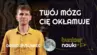 Grafika ilustracyjno-informacyjna z podtytułem odcinka („Twój mózg cię okłamuje"), imieniem i nazwiskiem gościa-rozmówcy oraz jego zdjęciem.