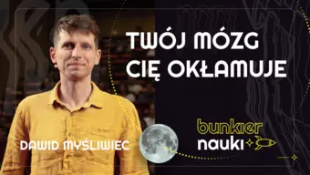 Grafika ilustracyjno-informacyjna z podtytułem odcinka („Twój mózg cię okłamuje"), imieniem i nazwiskiem gościa-rozmówcy oraz jego zdjęciem.