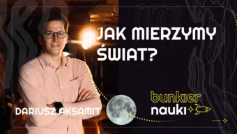Grafika ilustracyjno-informacyjna z podtytułem odcinka pop!castu („Jak mierzymy świat”), imieniem i nazwiskiem gościa-rozmówcy oraz jego zdjęciem. 
