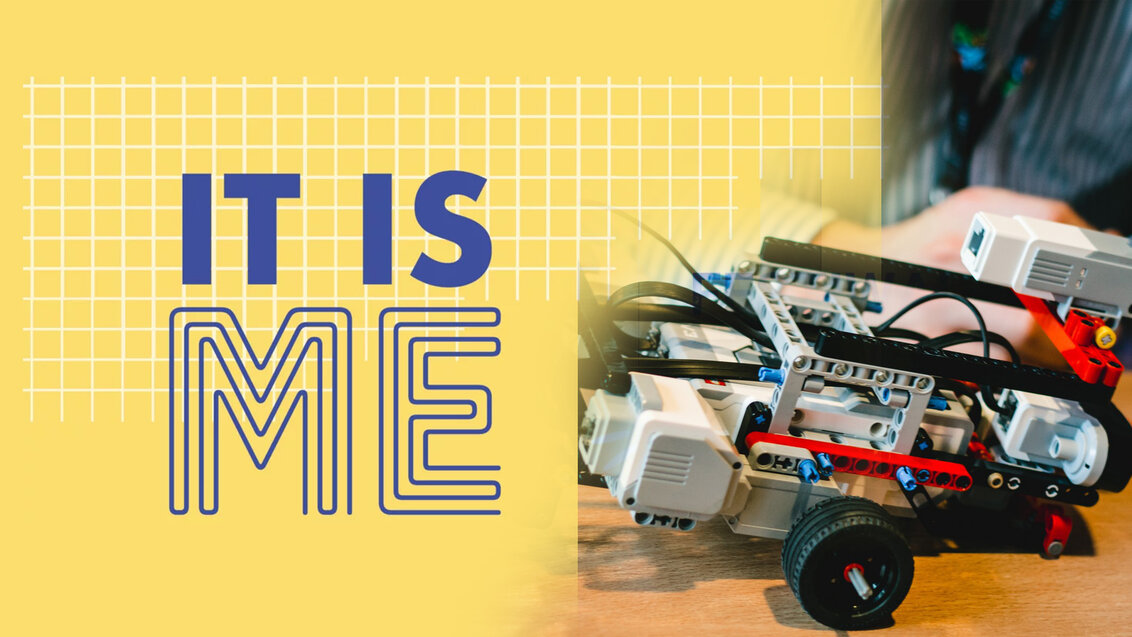 Grafika łącząca nazwę wydarzenia oraz zdjęcie robota-pojazdu wykonanego z kocków LEGO Technic.