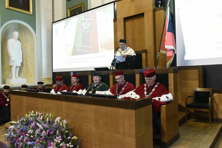 Zdjęcie z uroczystości w auli AGH
