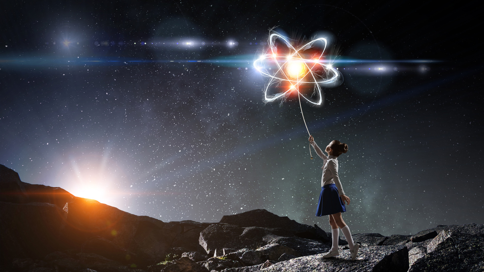 Abstrakcyjne zdjęcie dziewczynki trzymającej mieniący się atom jak balonik. W tle górski krajobraz oraz gwiaździste niebo.